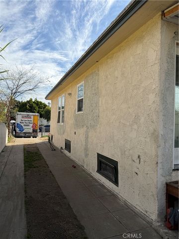 6915 Bonsallo, Los Angeles, CA 90044