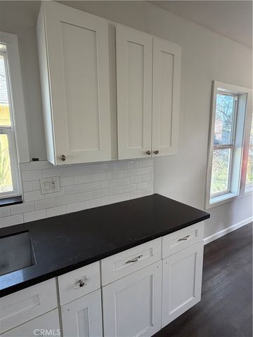 6915 Bonsallo, Los Angeles, CA 90044