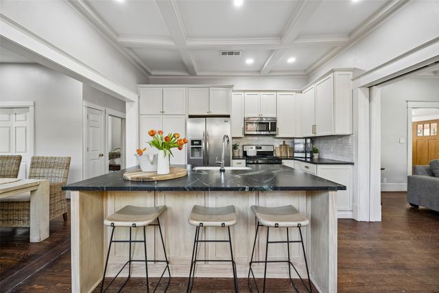 628 Woodlawn Avenue, Dallas, TX 75208