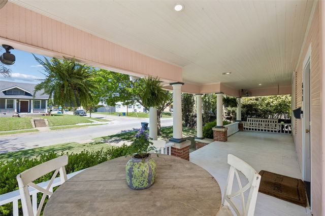 628 Woodlawn Avenue, Dallas, TX 75208