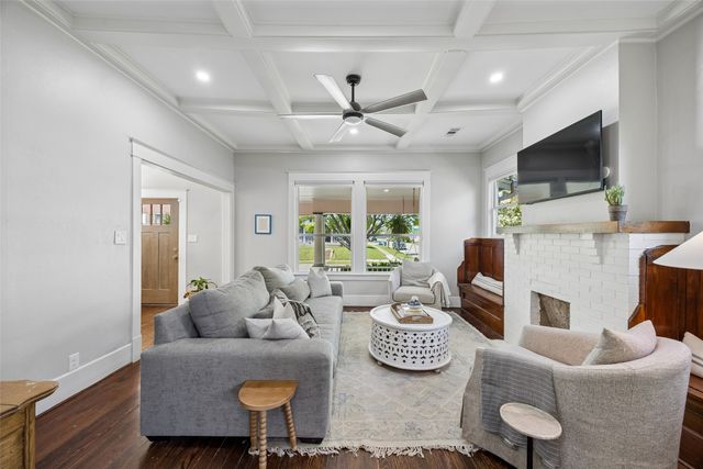 628 Woodlawn Avenue, Dallas, TX 75208