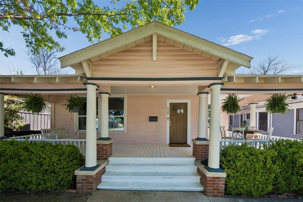 628 Woodlawn Avenue, Dallas, TX 75208