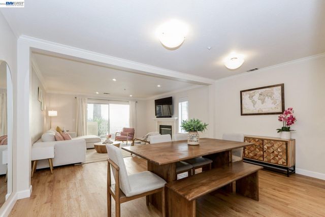 2627 Oak Rd A, Walnut Creek, CA 94597