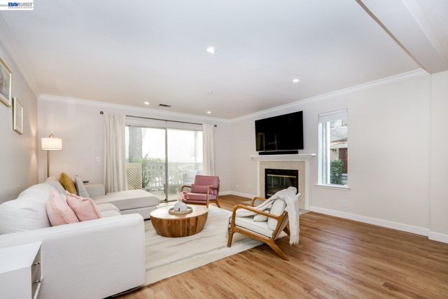 2627 Oak Rd A, Walnut Creek, CA 94597