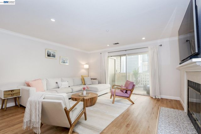 2627 Oak Rd A, Walnut Creek, CA 94597