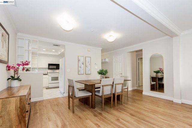 2627 Oak Rd A, Walnut Creek, CA 94597