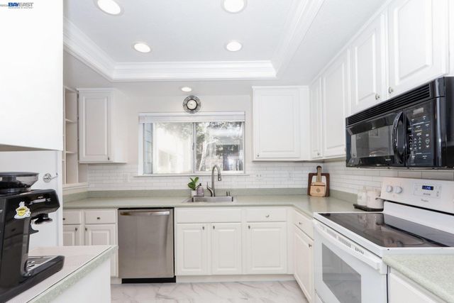 2627 Oak Rd A, Walnut Creek, CA 94597