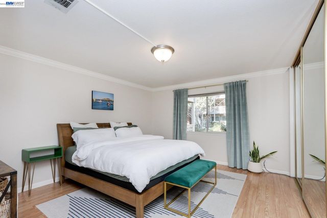 2627 Oak Rd A, Walnut Creek, CA 94597