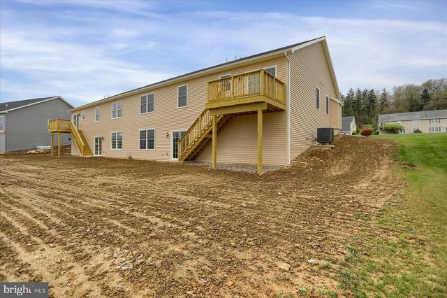 79 ST ANDREWS WAY, Selinsgrove, PA 17870