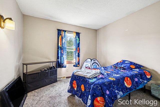 3209-3211 Coach Lane SE, Kentwood, MI 49512