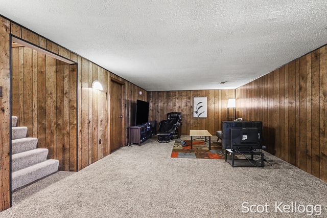 3209-3211 Coach Lane SE, Kentwood, MI 49512