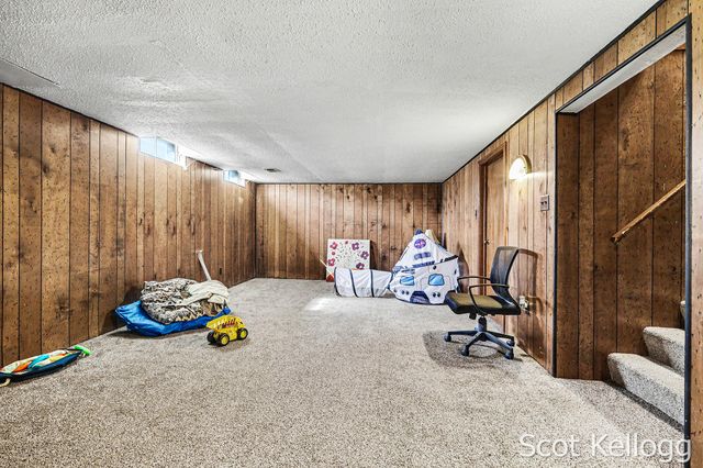 3209-3211 Coach Lane SE, Kentwood, MI 49512