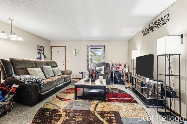 3209-3211 Coach Lane SE, Kentwood, MI 49512