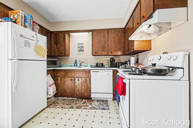 3209-3211 Coach Lane SE, Kentwood, MI 49512