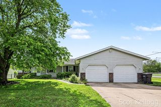 3209-3211 Coach Lane SE, Kentwood, MI 49512