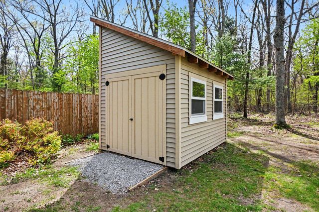 15868 Forest Side Drive, Grand Haven, MI 49417