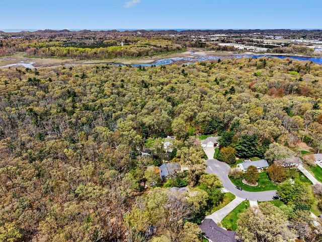 15868 Forest Side Drive, Grand Haven, MI 49417