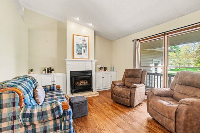 15868 Forest Side Drive, Grand Haven, MI 49417