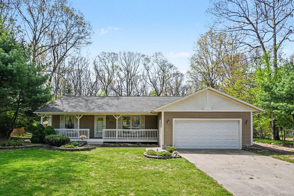 15868 Forest Side Drive, Grand Haven, MI 49417