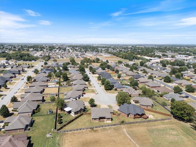 216 Callie Lane, Centerton, AR 72719