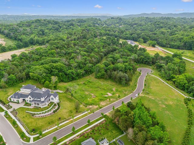 8906 Dovetail Ct, College Grove, TN 37046