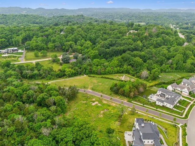 8906 Dovetail Ct, College Grove, TN 37046