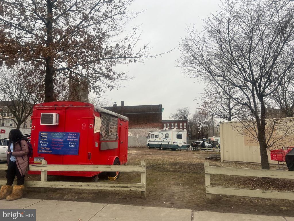 5186 LANCASTER AVE, Philadelphia, PA 19131