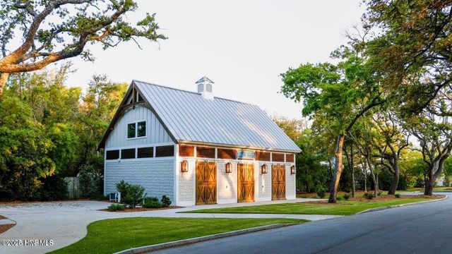 545 Avocet Drive, Beaufort, NC 28516