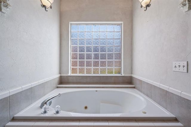 1031 Hidden Valley Lane, Choctaw, OK 73020