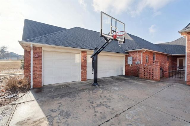 1031 Hidden Valley Lane, Choctaw, OK 73020