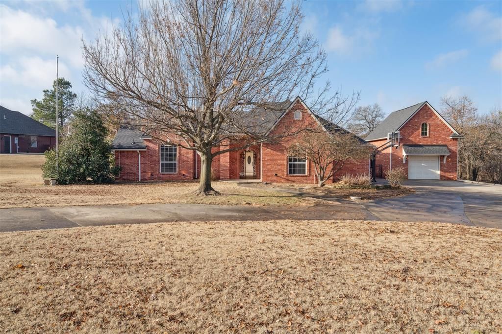 1031 Hidden Valley Lane, Choctaw, OK 73020