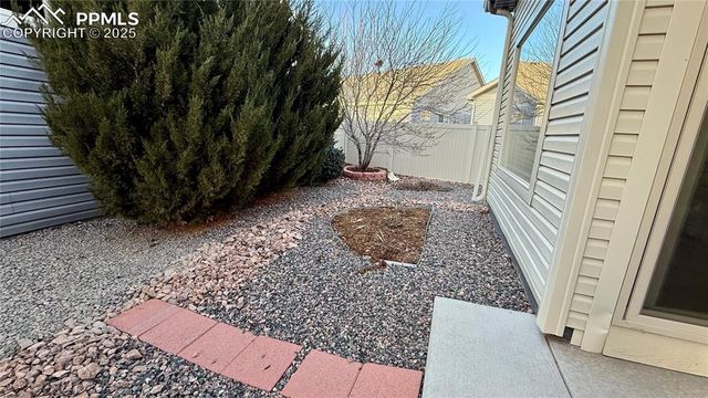 6742 Golden Briar Lane, Colorado Springs, CO 80927