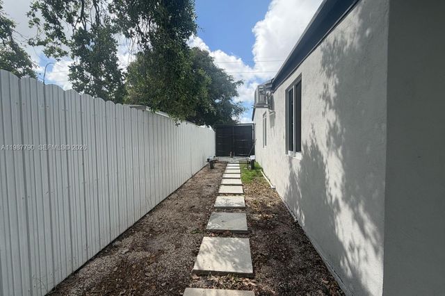 8747 NW 36th Ave, Miami, FL 33147