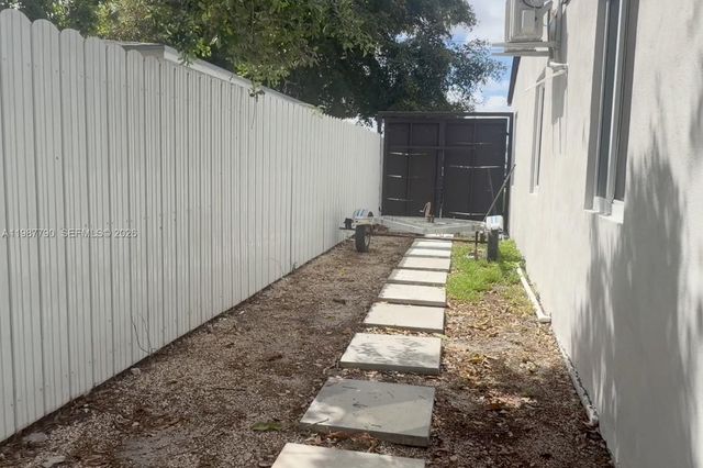 8747 NW 36th Ave, Miami, FL 33147