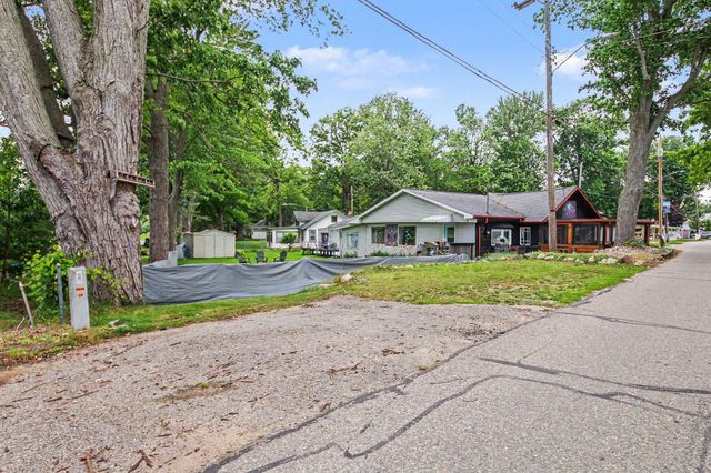 2100 Strait Tow Boulevard, Crystal Twp, MI 48818