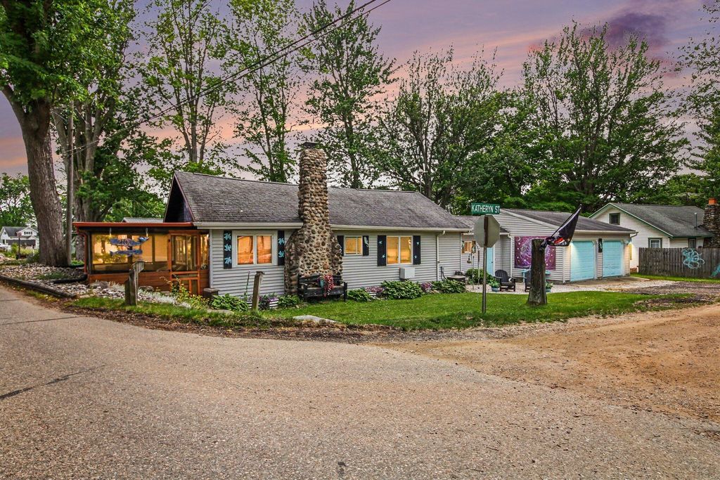 2100 Strait Tow Boulevard, Crystal Twp, MI 48818
