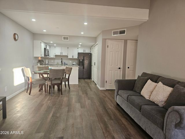 2144 E CENTER Lane 3, Tempe, AZ 85281