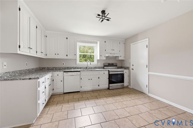 4548 Ridgecrest Ln, Colonial Heights, VA 23834