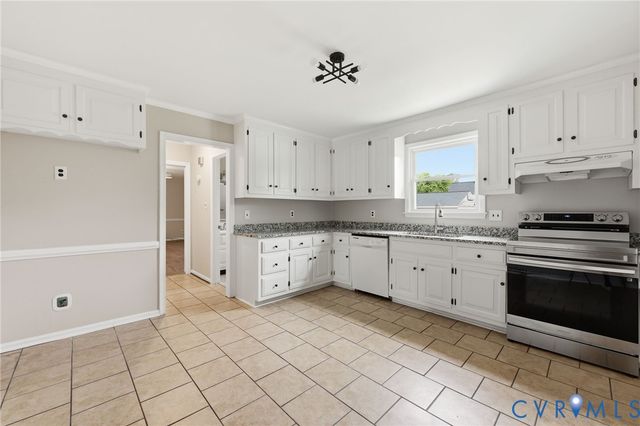 4548 Ridgecrest Ln, Colonial Heights, VA 23834