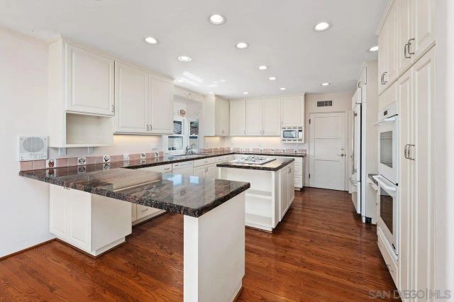 595 Rosecrans Street, San Diego, CA 92106