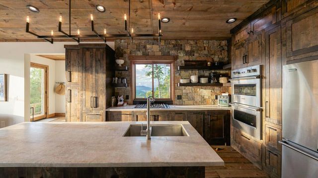 633 Wilderness Way, Blue Ridge, GA 30513