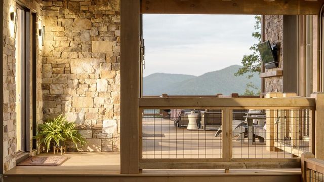 633 Wilderness Way, Blue Ridge, GA 30513
