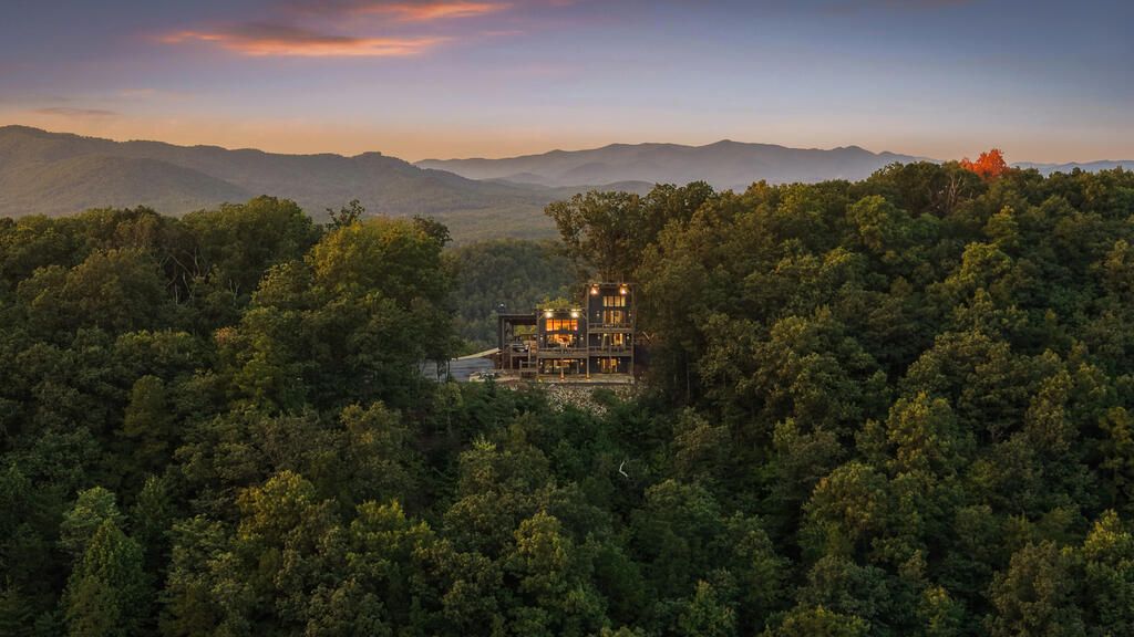 633 Wilderness Way, Blue Ridge, GA 30513
