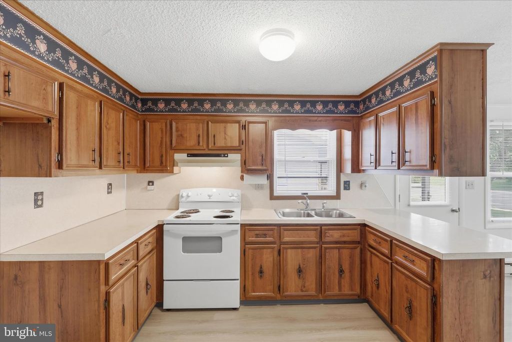 Image 14 of property listing at 860 PINE ST, Hagerstown, MD 21740