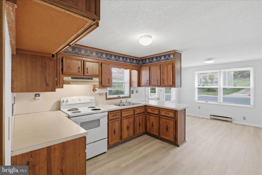 Image 15 of property listing at 860 PINE ST, Hagerstown, MD 21740