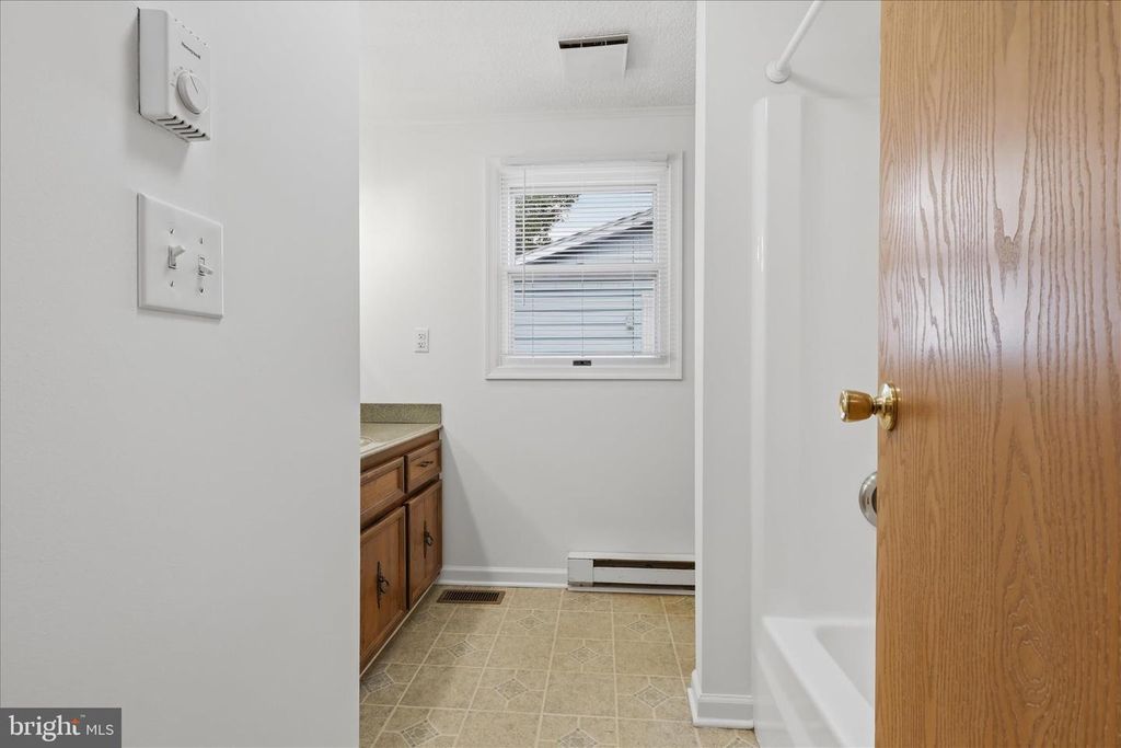 Image 17 of property listing at 860 PINE ST, Hagerstown, MD 21740