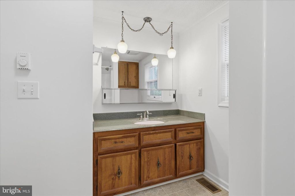 Image 18 of property listing at 860 PINE ST, Hagerstown, MD 21740