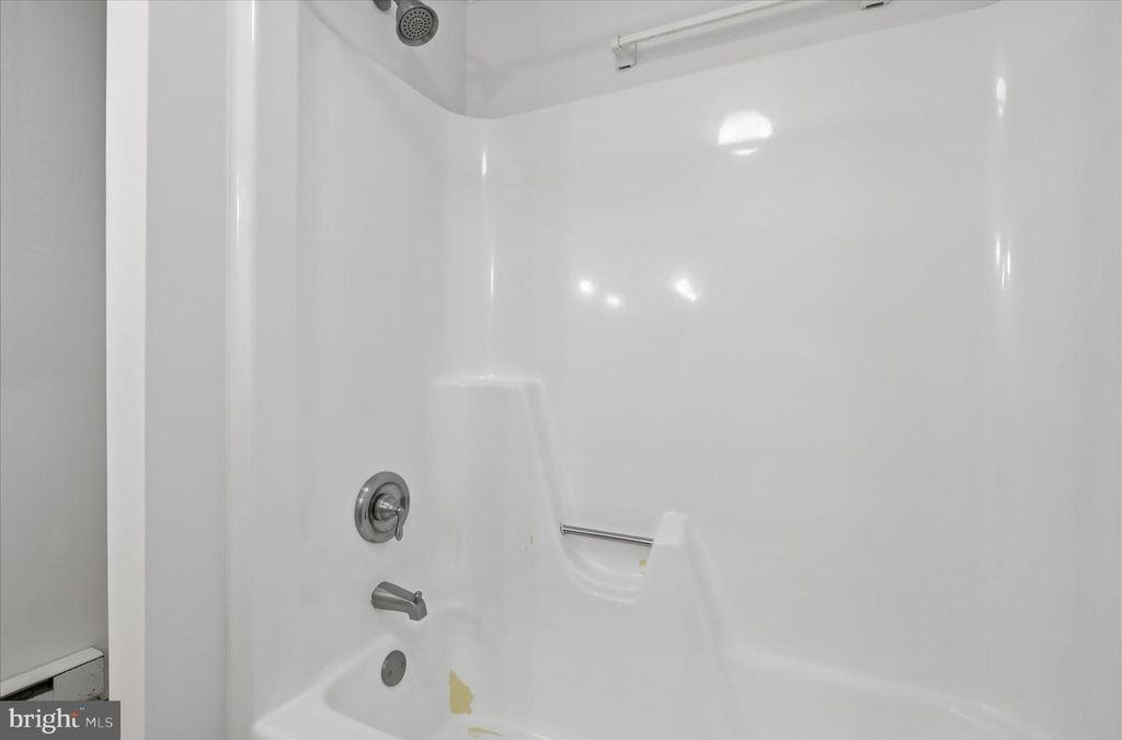 Image 21 of property listing at 860 PINE ST, Hagerstown, MD 21740