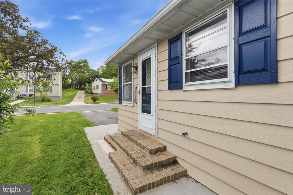 Image 28 of property listing at 860 PINE ST, Hagerstown, MD 21740