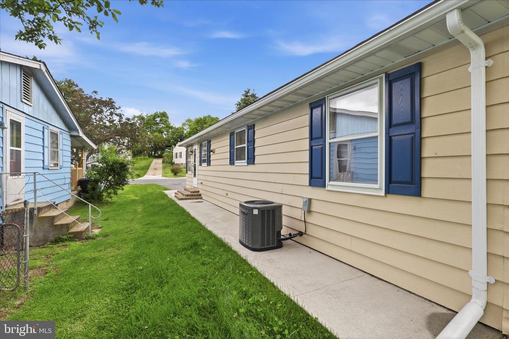 Image 29 of property listing at 860 PINE ST, Hagerstown, MD 21740